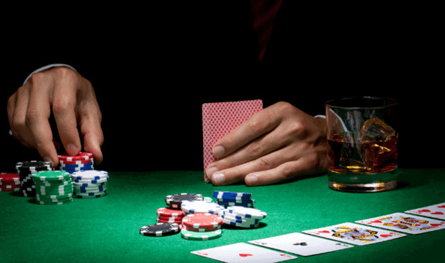 Muốn thắng khi chơi Poker thì không được mắc sai lầm này
