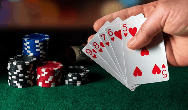 Khác biệt giữa Poker trực tiếp và trực tuyến