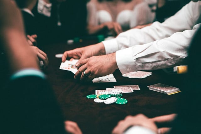 Blackjack có phải là tựa game tính điểm khó chơi hay không?