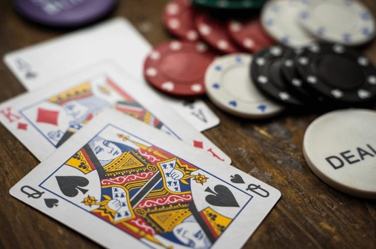 Cách xác định lợi thế của bạn trên bàn Poker online như thế nào?