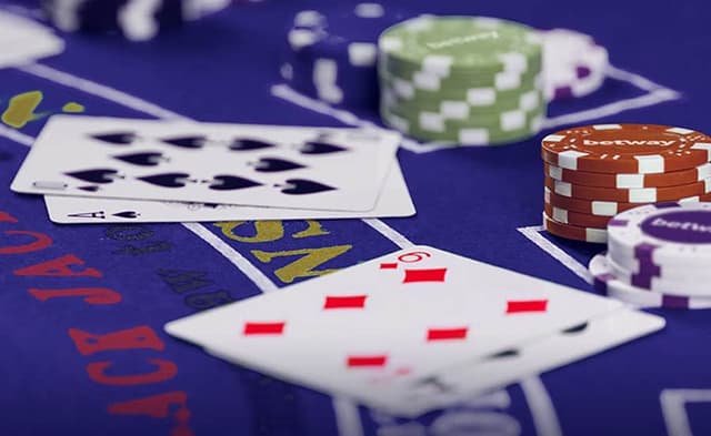 Tìm hiểu về nguyên nhân khiến bạn dễ bị thua tiền trong Blackjack để cải thiện