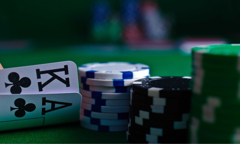 Làm sao để gia tăng lợi thế khi chơi game Poker online?
